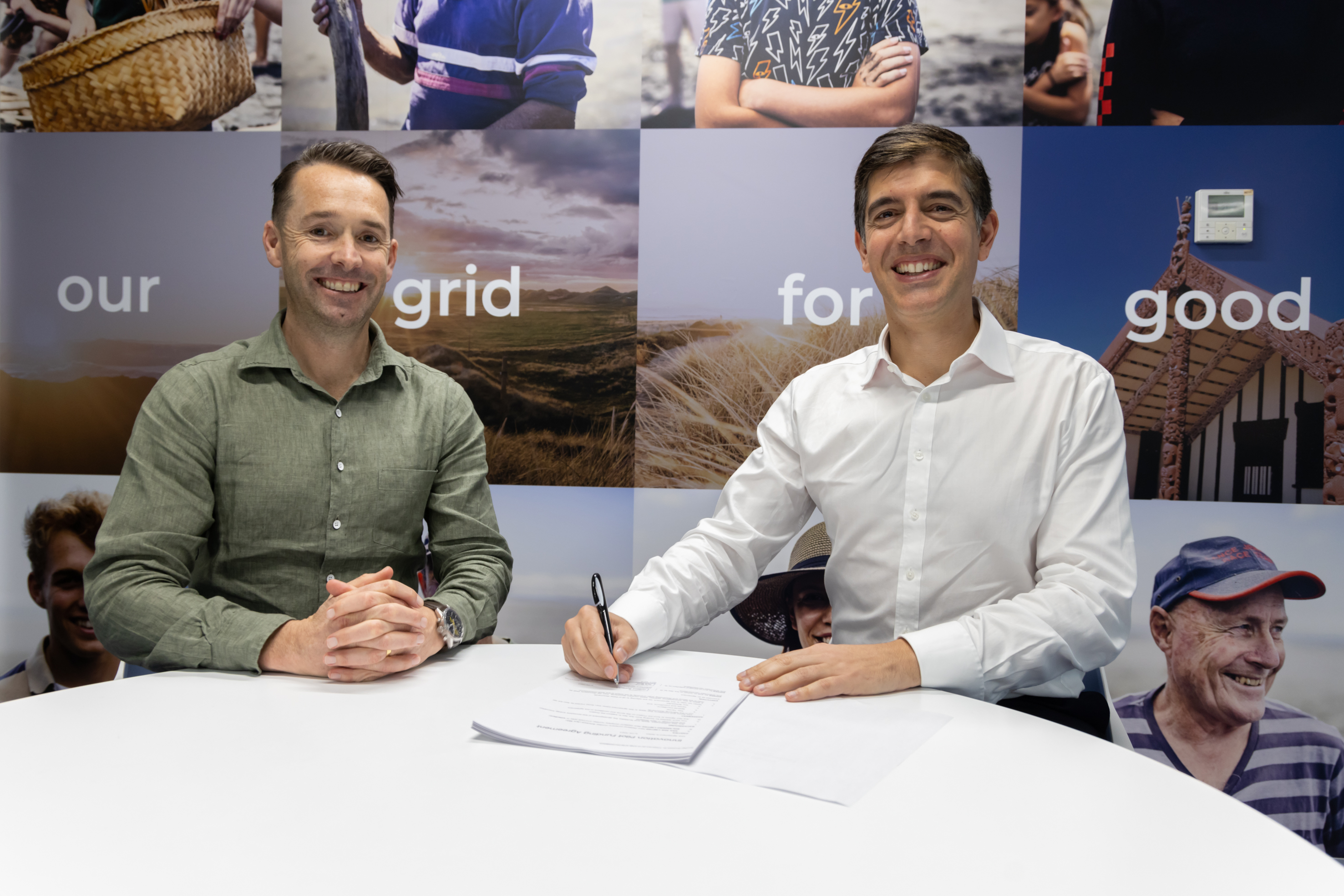 Matt Ward CEO of solarZero and Cristiano Marantes CEO of Ara Ake sign